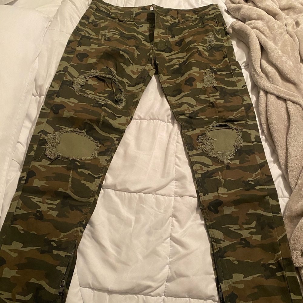 Camo skinny jeans